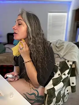 Snapshot of Alix_Valentine chatting on April 2026 05:43:02 PM Alix Valentine online show from April 2026 05:43:02 PM