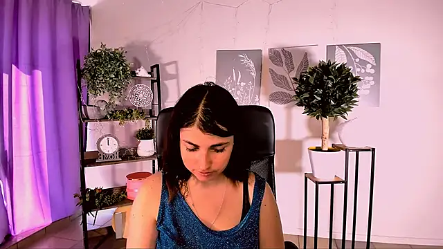 Snapshot of MartaEdams chatting on June 2026 05:05:02 AM MartaEdams online show from June 2026 05:05:02 AM