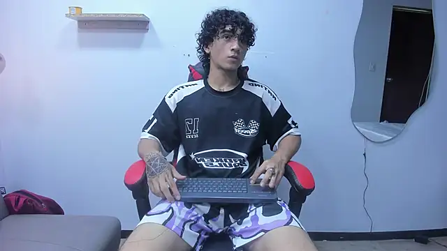 Snapshot of JackesTaylor chatting on October 2025 04:55:02 AM JackesTaylor online show from October 2025 04:55:02 AM