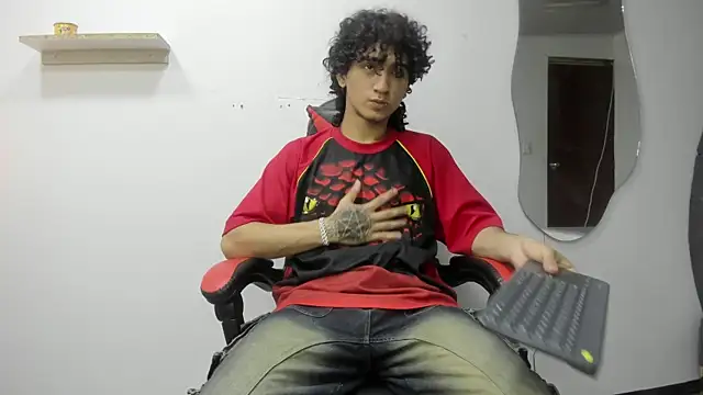 Snapshot of JackesTaylor chatting on October 2025 05:02:02 AM JackesTaylor online show from October 2025 05:02:02 AM