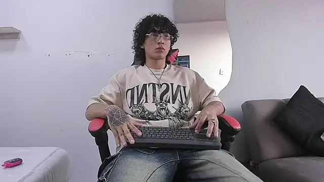 Snapshot of JackesTaylor chatting on November 2025 09:11:01 PM JackesTaylor online show from November 2025 09:11:01 PM