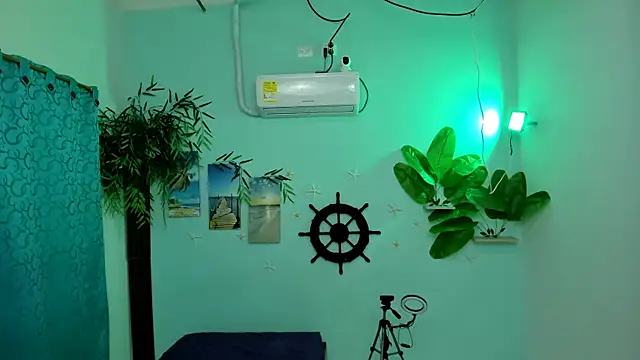 eladyrous98 online show from October 2025 12:59:02 PM