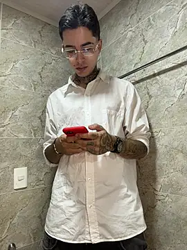 samm4044 online show from October 2025 03:56:02 AM