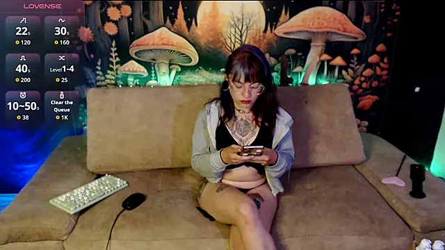 Snapshot of LunaBunny8 chatting on September 2025 12:13:02 AM LunaBunny8 online show from September 2025 12:13:02 AM