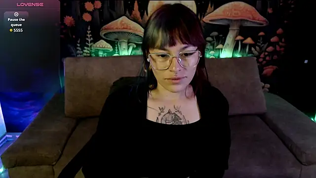 Snapshot of LunaBunny8 chatting on September 2025 01:09:02 AM LunaBunny8 online show from September 2025 01:09:02 AM