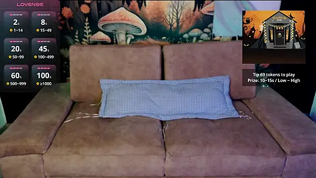 Snapshot of LunaBunny8 chatting on October 2025 07:31:01 AM LunaBunny8 online show from October 2025 07:31:01 AM