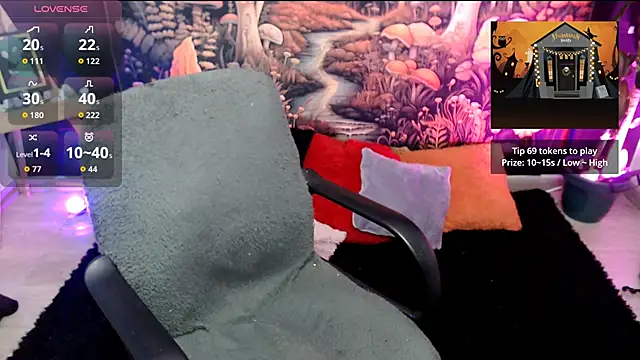 Snapshot of LunaBunny8 chatting on October 2025 01:03:01 AM LunaBunny8 online show from October 2025 01:03:01 AM