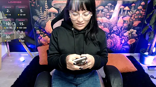 Snapshot of LunaBunny8 chatting on November 2025 01:16:02 AM LunaBunny8 online show from November 2025 01:16:02 AM