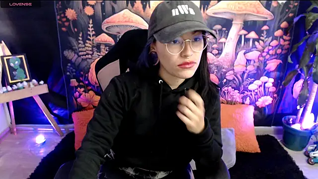 Snapshot of LunaBunny8 chatting on November 2025 03:13:02 PM LunaBunny8 online show from November 2025 03:13:02 PM