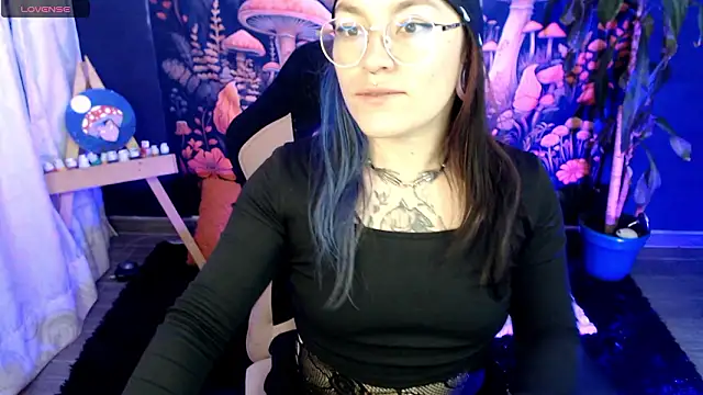 LunaBunny8 online show from January 2026 01:10:02 AM