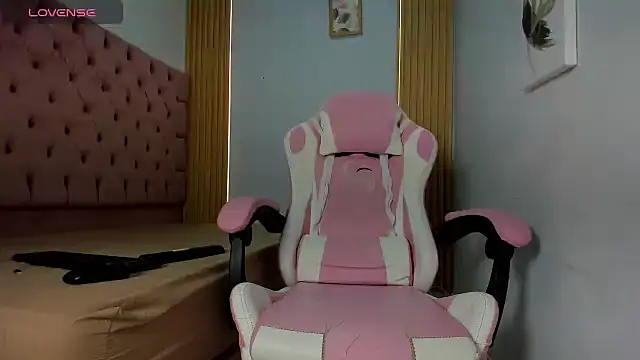 Darkknightx01 online show from September 2025 01:28:02 AM