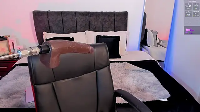 Taylormaxwell online show from March 2026 11:01:01 PM