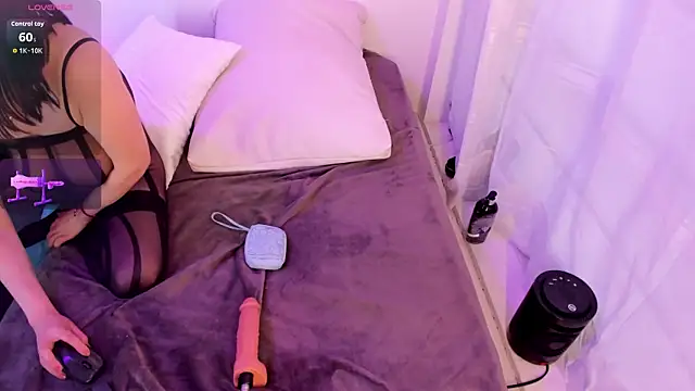 Samaraa Smith online show from October 2025 01:09:02 PM