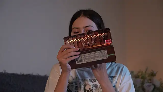 ywixos online show from September 2025 11:45:01 AM