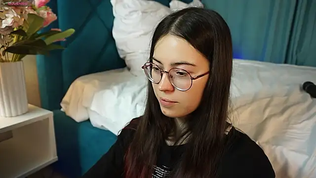 ywixos online show from December 2025 02:34:01 PM