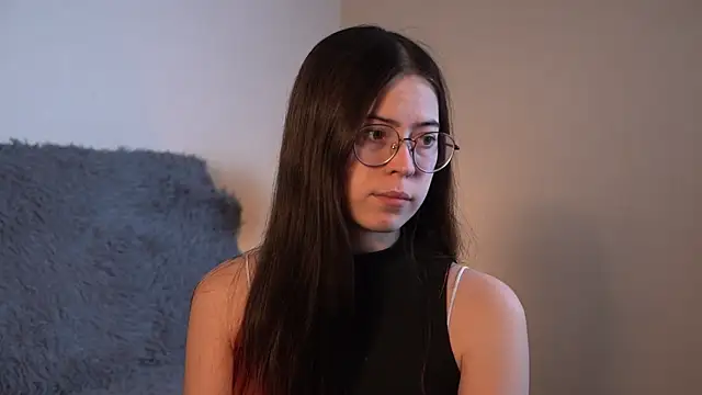 ywixos online show from December 2025 02:24:01 PM