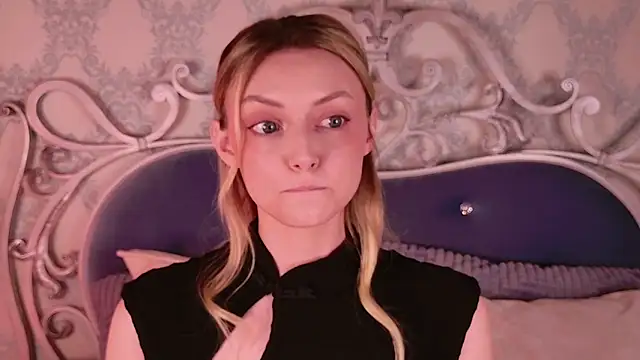 CindyFors online show from November 2025 09:04:02 PM