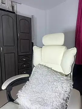 Issa Santana online show from September 2025 07:58:02 PM