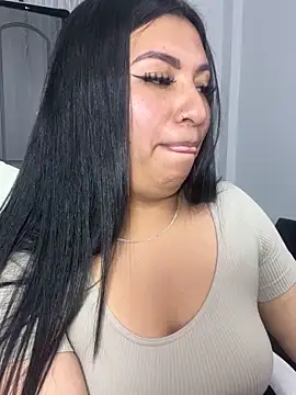 Issa Santana online show from November 2025 06:40:01 PM