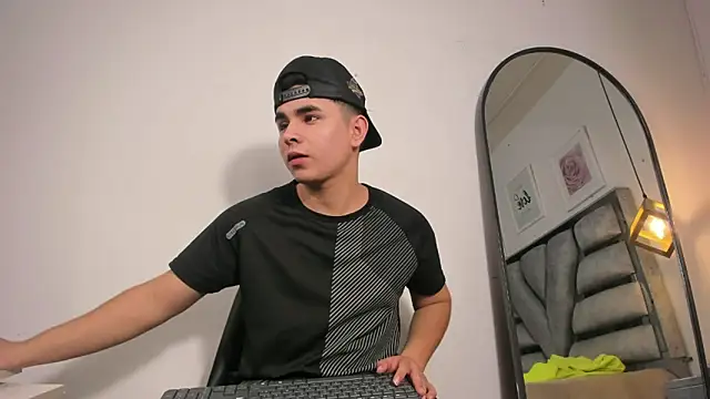 lianfox  online show from February 2026 02:43:01 AM