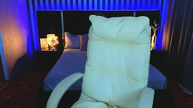 Neyla Charm online show from October 2025 06:01:02 AM