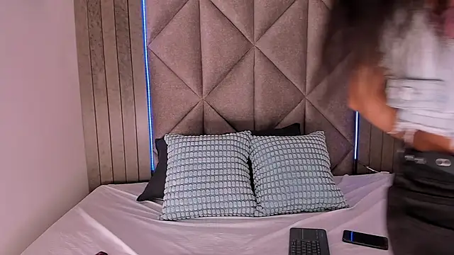 Snapshot of TiffValentinee_ chatting on September 2025 07:35:01 PM TiffValentinee online show from September 2025 07:35:01 PM