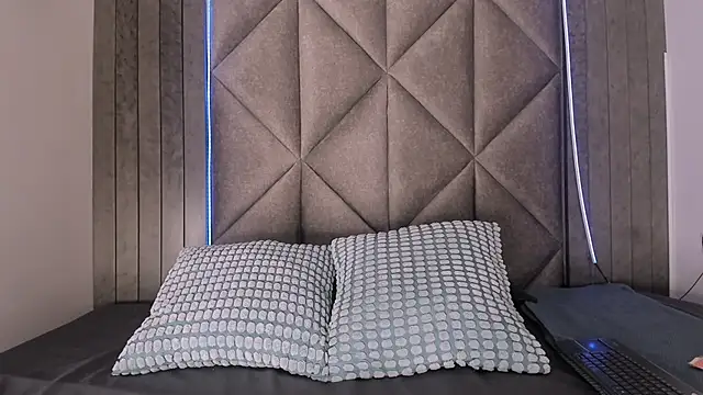 Snapshot of TiffValentinee_ chatting on September 2025 08:54:01 PM TiffValentinee online show from September 2025 08:54:01 PM