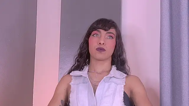 Snapshot of TiffValentinee_ chatting on September 2025 03:30:02 AM TiffValentinee online show from September 2025 03:30:02 AM