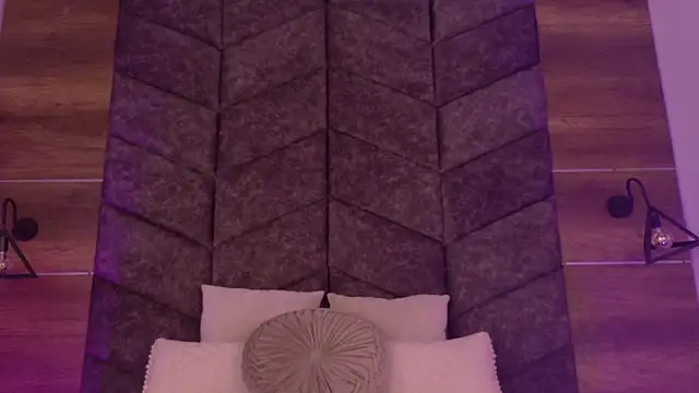 Snapshot of TiffValentinee_ chatting on October 2025 02:53:01 AM TiffValentinee online show from October 2025 02:53:01 AM