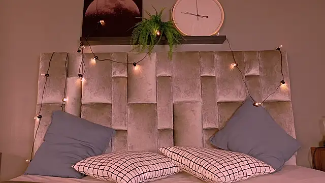 Snapshot of TiffValentinee_ chatting on October 2025 03:17:02 AM TiffValentinee online show from October 2025 03:17:02 AM