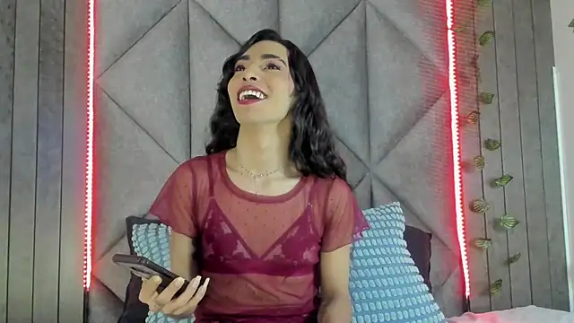 Snapshot of TiffValentinee_ chatting on February 2026 08:18:01 PM TiffValentinee online show from February 2026 08:18:01 PM