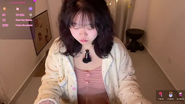 Kittenfishing online show from November 2025 04:31:02 PM