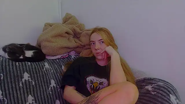 Little-Red21 online show from November 2025 01:34:01 PM