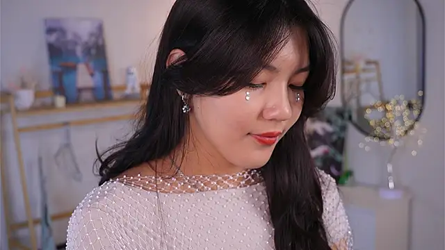 MoiraEger online show from October 2025 05:08:01 PM