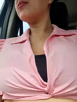 CrisMarulanda online show from October 2025 02:51:01 PM