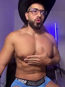 Snapshot of magnumchris chatting on February 2026 11:36:01 PM magnumchris online show from February 2026 11:36:01 PM