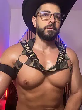 Snapshot of magnumchris chatting on February 2026 12:31:01 PM magnumchris online show from February 2026 12:31:01 PM