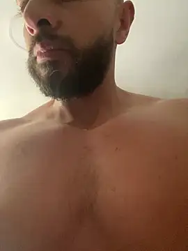 Snapshot of magnumchris chatting on February 2026 12:47:02 PM magnumchris online show from February 2026 12:47:02 PM