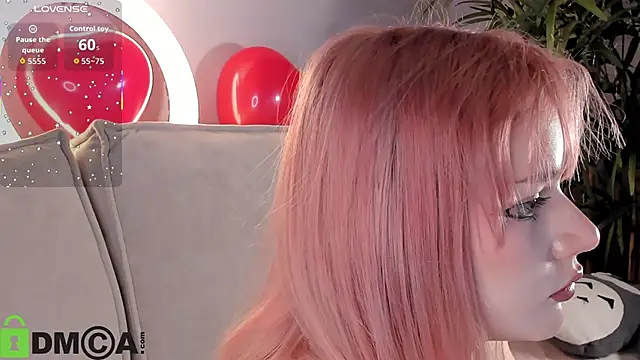 Molly Platt online show from February 2026 09:02:02 AM