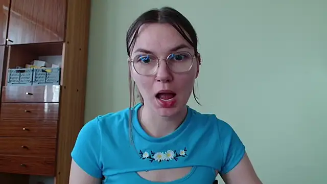 LooveELLYx online show from October 2025 06:34:02 AM