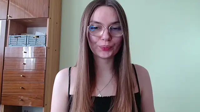 LooveELLYx online show from April 2026 01:34:02 PM