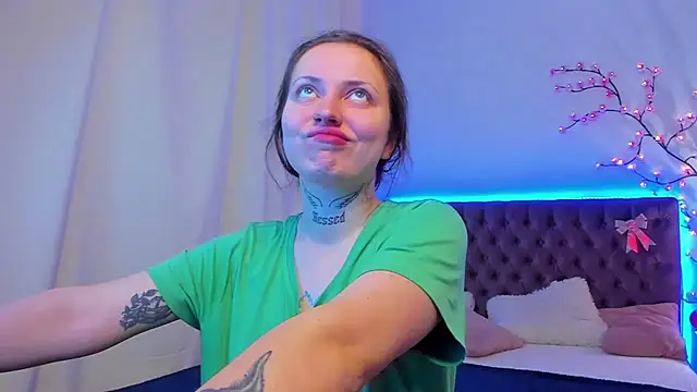 LilaVame online show from November 2025 01:47:02 PM