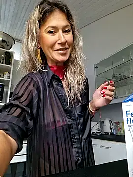Snapshot of CelynaRoss chatting on May 2026 01:19:01 PM CelynaRoss online show from May 2026 01:19:01 PM