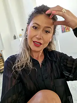 Snapshot of CelynaRoss chatting on May 2026 12:54:01 PM CelynaRoss online show from May 2026 12:54:01 PM