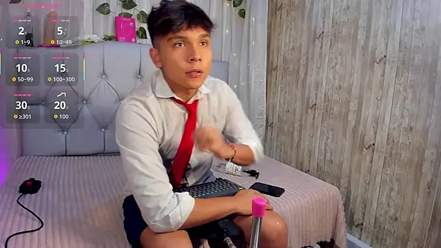 Snapshot of Thiago_Kozak chatting on June 2026 08:08:02 PM Thiago Kozak online show from June 2026 08:08:02 PM