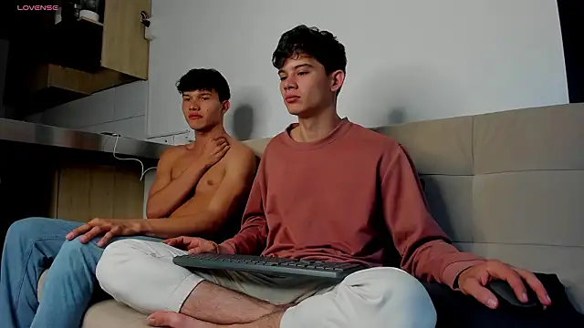 2Amateur Guys online show from February 2026 11:00:01 PM