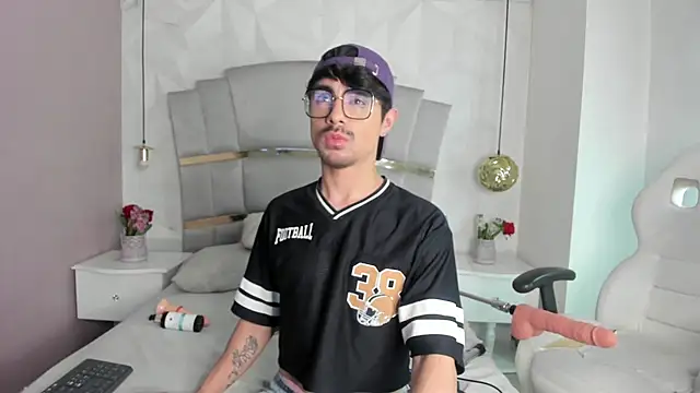 BryCams3 online show from September 2025 12:33:01 AM