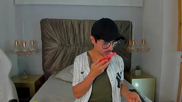 BryCams3 online show from September 2025 03:40:01 AM