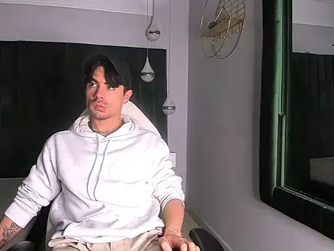 BryCams3 online show from November 2025 10:41:02 PM