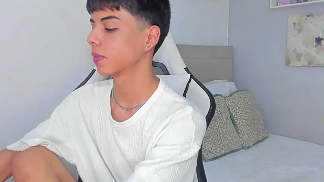 Snapshot of Thomas_wil chatting on February 2026 06:18:02 AM Thomas wil online show from February 2026 06:18:02 AM